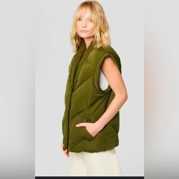 NWT Blank NYC Evereve Oversized Puffer Matcha Latte Green Vest Size Large - Picture 2 of 9